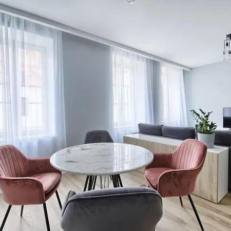 Cosy 3 Apartment. *